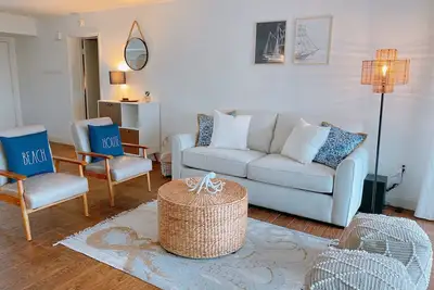 Image de Coastal Condo: Spacious 2/2 ground floor end unit with Beach & Golf Course