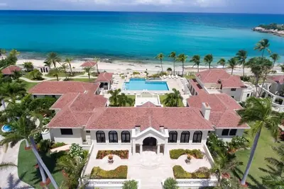 Image de Villa Le Chateau des Palmiers | Beach Front - Located in  Magnificent Plum Bay with Private Pool