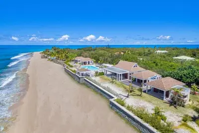 Image de Villa Turtle Nest Fall Promotion | Beach Front - Located in Magnificent Baie Longue with Private Pool