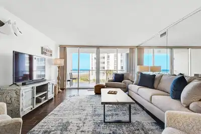 Image de 🌴Gulf Front~ Free Seasonal Beach Chairs -2br Shoreline Towers 1035