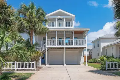 Image de 🏖️Private Pool w/ Fence~Recently Updated~Walk2Bch~Balconies~4br The Alexander🌴