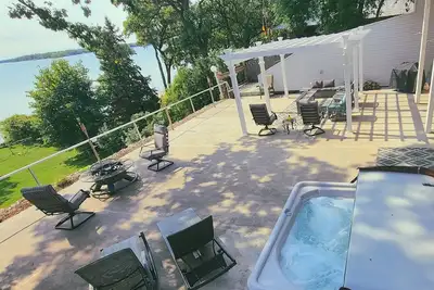 Image de Pontoon Included In Price, Game Room, Hot Tub, Sauna, On Big Detroit Lake!