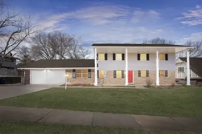 Image de South Tulsa 5 Bedroom & 8 Beds | Luxury | 2 King Suites