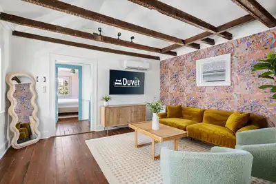 Image de Indigo House | 1 Block to King - Brand New Design!