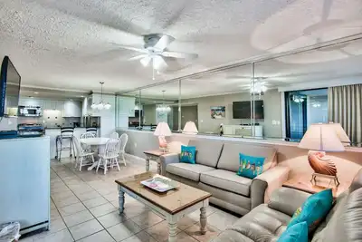 Image de First Floor Jetty View! 1 Free Beach Chair Set Up Daily!