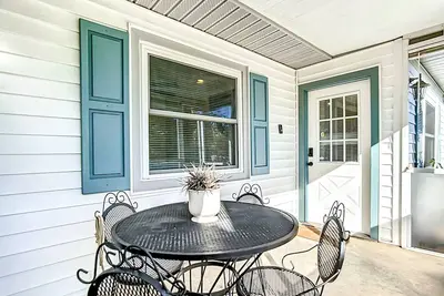 Image de Quiet Riverside Cottage in Downtown Bonita Springs