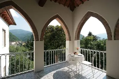 Villa Rosalena 4 bed with stunning river views, splash pool, garden, walk to town