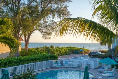 Image de Stunning Beachfront Condo with Pool! - Coconuts Gulf View #118