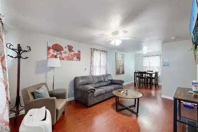 Image de Convenient One bedroom with king bed near Dia