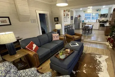 Image de Bourbon Trail & Relaxing rural spot. Restored Farmhouse on 22 private acres.
