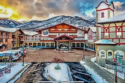 Image de 1Bedroom W/suite bath, full Kitchen, 5 Star Resort Amenities, 14mls Ski DeerValley