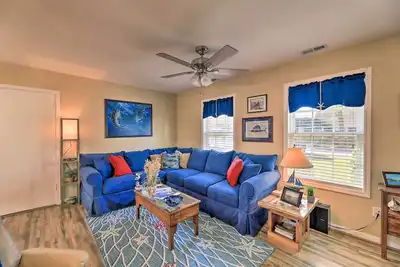 Image de Beaufort Pad w/ Patio: 3 Blocks to Waterfront!