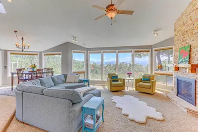 Image de Mountain Views + Hot Tub: Airy Forest Escape!