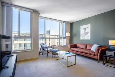Image de Airy North Beach 1br w/ Pool, Fitness Center, near Muni, by Blueground
