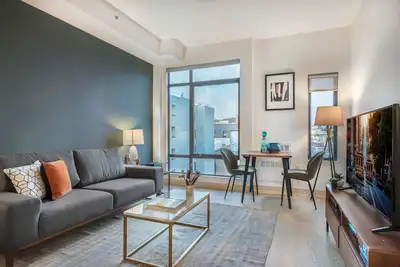Image de Open Hayes Valley Studio w/ Rooftop, W/D, 1 min to Bart by Blueground