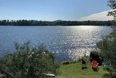 Image de Spacious Four Season Lakeside Retreat