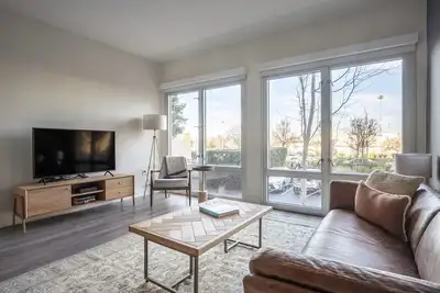 Image de Airy Mountain View 2br w/ Fitness Center, W/D, nr. hwy by Blueground