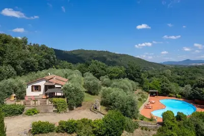 Image de Maison de Campagne Ă Cecina avec 2 chambres Ă coucher, 4 couchages
