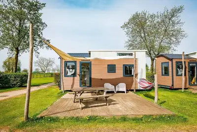 Image de Tiny House entièrement meublée près de la plage