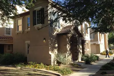 Image de Beautiful centrally located townhome in The Gardens, Gilbert