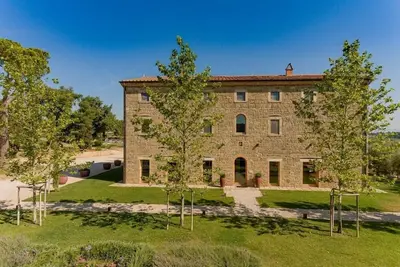 Luxury villa Tuscany for rent, large tuscan villa to rent, villa with pool and views tuscany Italy