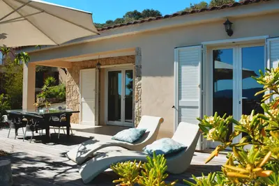 Image de Villa 4 étoiles en Résidence avec piscine, vue mer, à 250 m des plages.