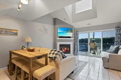 Image de Great Location by Water and Land - Great Lake Views