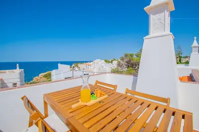 Image de 6 Centeanes · Clifftop apartment, sea views and st
