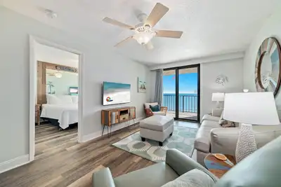 Image de Beachfront Condo, Outdoor Pool, All The Amenities!