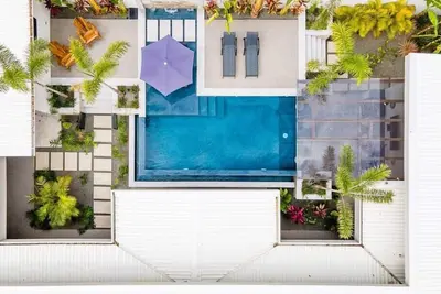 Image de ★Private Pool w\/ swim up bar and Walking Distance to Two Beaches★