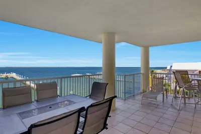 Image de Newly Renovated 3br Bayfront Condo | Huge Balcony | Pools & Lazy River!