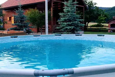 Image de Maison de vacances avec piscine extérieure et jardin