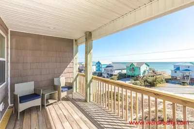 Image de Isle Be Back - 5 Br Home with Covered Porches and Amazing Views!