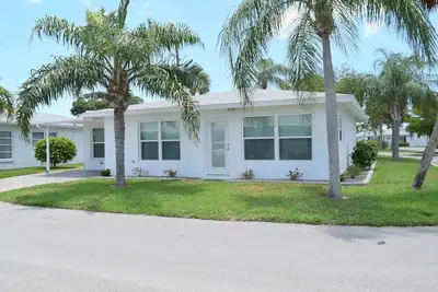 Image de Beach Lovers Paradise! Walking distance to beach!