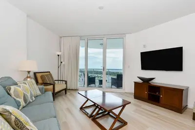 Image de Resort Condo with Lagoon-Style Pool & Fun Amenities in Central Destin! 🌴☀🌊