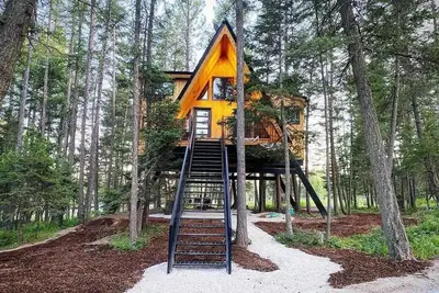 Image de The Raven's Nest Treehouse at Montana Treehouse Retreat
