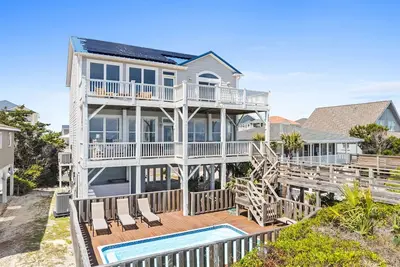 Image de Pirate`s Booty at Ocean Isle Beach, Ocean front home with heated private pool, recent renos