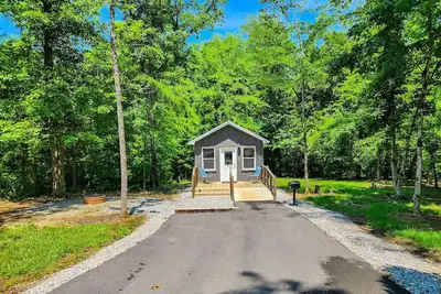 Image de Adorable Tiny House Cabin- Lake Guntersville-Ada