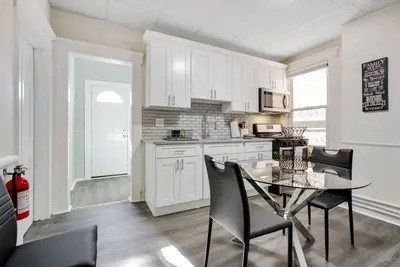 Image de 4 Bedrooms with easy access to Nyc, Newark and The American Dream Mall. Parking