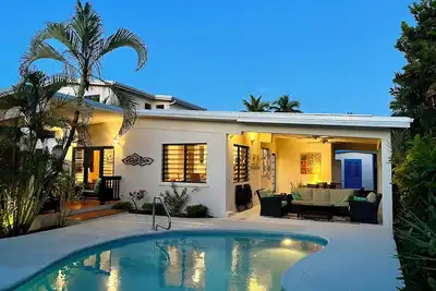 Image de Beautiful Plumbago Villa - walk to everything!