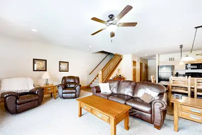 Image de Dog-friendly Townhouse on the River w/ Spacious Layout & Free WiFi