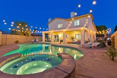 Image de The Hideaway | Large Pool + Billiards Table