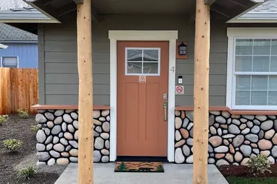 Image de Riverside Cabin 4 - (Brand New Construction! )