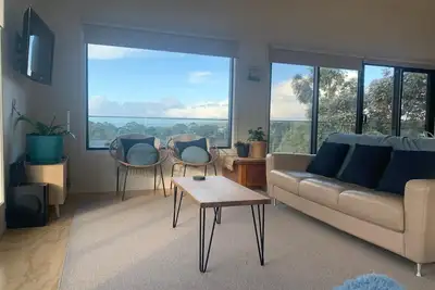 Image de Stunning water views; relaxed coastal atmosphere; multiple entertaining areas