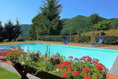 Image de Villa delle Camelie B: A characteristic and welcoming apartment that covers the entire top floor of a villa surrounded by the greenery, with Free Wi-Fi.