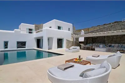 Image de Villa exquise a Mykonos | Villa Phoenix | Piscine a debordement privee | 9 chambres | Heliport | Pou
