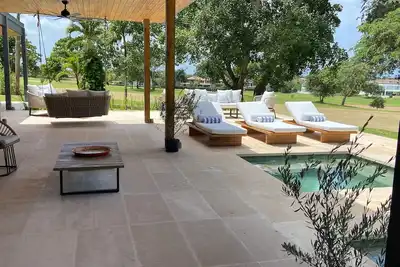 Image de Newly Remodeled Villa with a Golf View