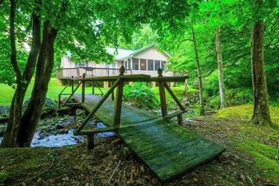 Image de Hen Wallow Creek Cottage - Ask About Free Attraction Tickets!