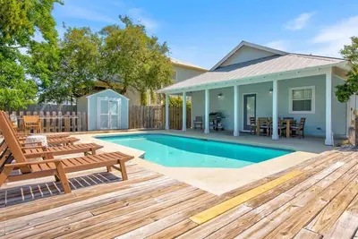 Image de Blue Mind | Crystal Beach Cottage Private Pool, Bocce Court, Walk to Beach!
