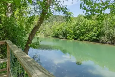 Image de 3 Cabins, 145 ft of Guadalupe riverfront, Only 250 yards to rent tubes!